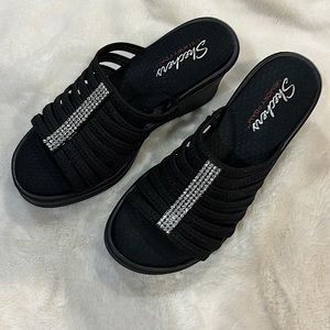 Skecher slip on, black, size 8